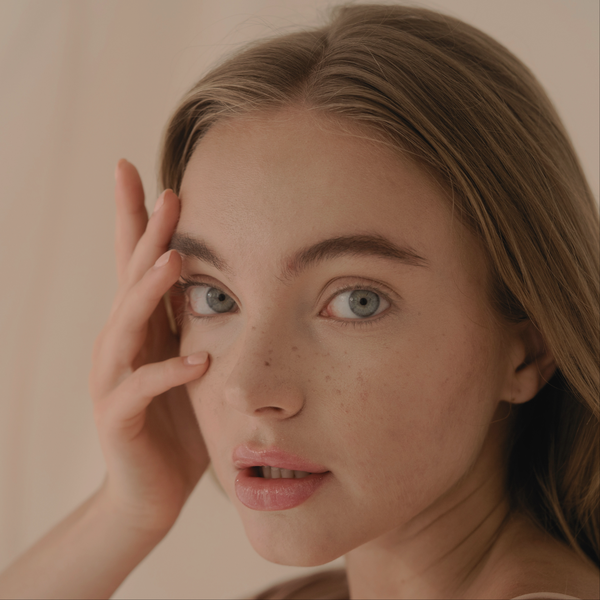 Greffe de sourcils femmes Paris