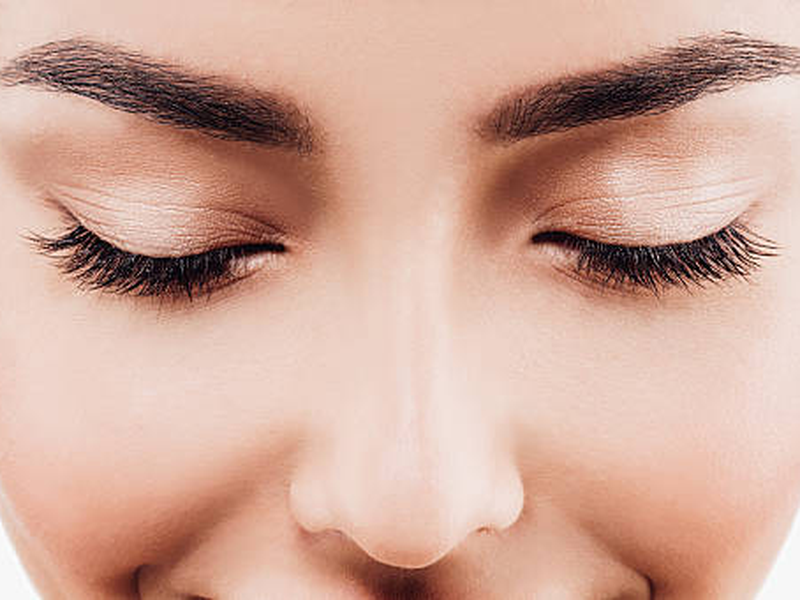 La greffe de sourcils femme