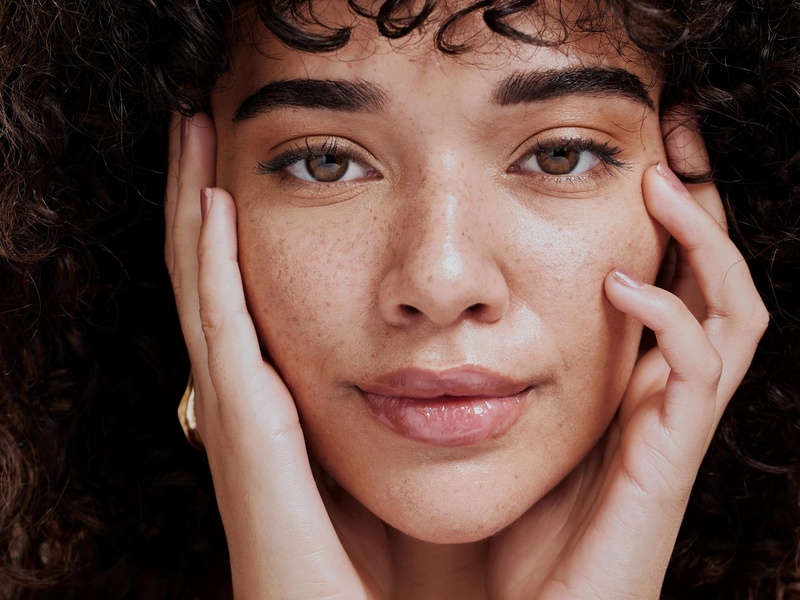 Greffe de sourcils femmes Paris